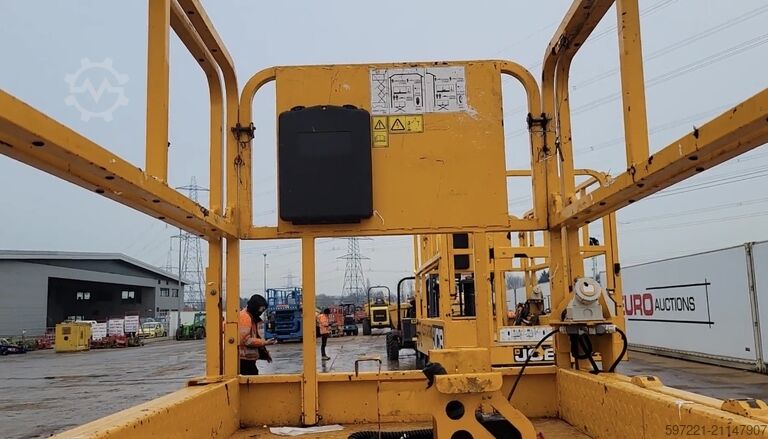 Scherenhebebühne JCB S2646E