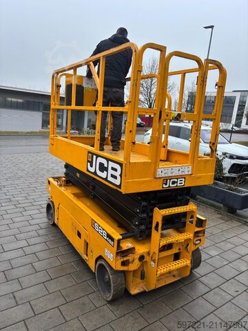 Scherenhebebühne JCB S2646E