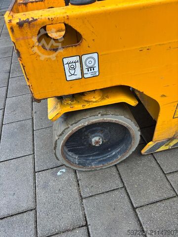 Scherenhebebühne JCB S2646E