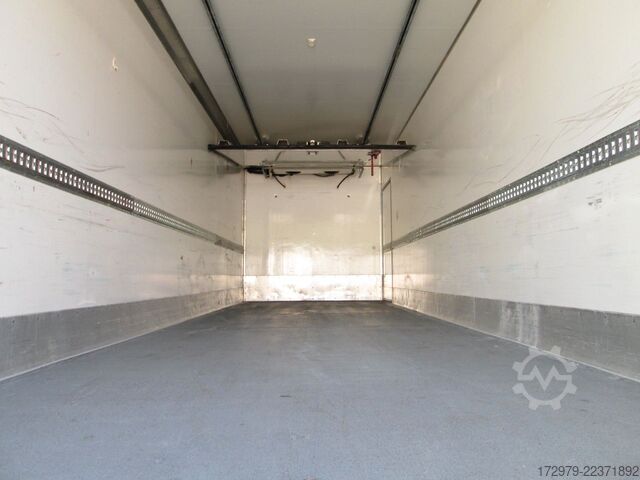 Refrigerated truck DAF LF 280 *2xMaxi Carrier XXL-Kühlkoffer 8.85m*LBW*