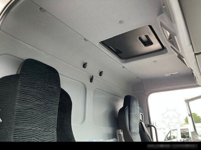 Transporter Fahrgestell MERCEDES-BENZ Atego 823 L Koffer 7,30m* LBW 1to*Klima*Alu*TOP