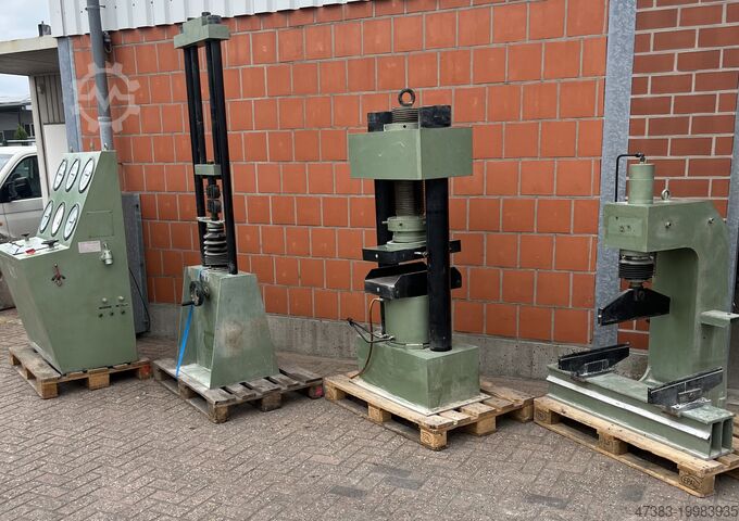 Concrete specimen press, concrete testing facility Seidner Form & Test UPB 300