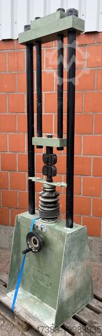 Concrete specimen press, concrete testing facility Seidner Form & Test UPB 300