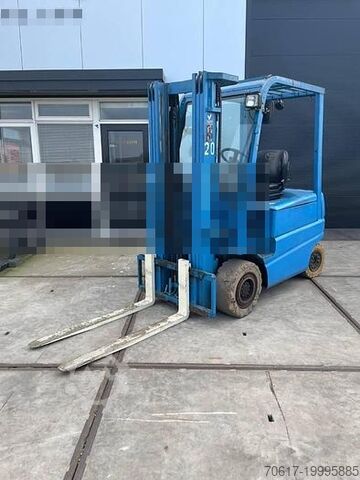 Toyota FBMF25 Triplex Elektro-Gabelstapler Toyota FBMF25 triplex electrische heftruck