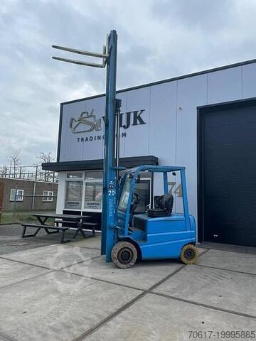 Toyota FBMF25 Triplex Elektro-Gabelstapler Toyota FBMF25 triplex electrische heftruck