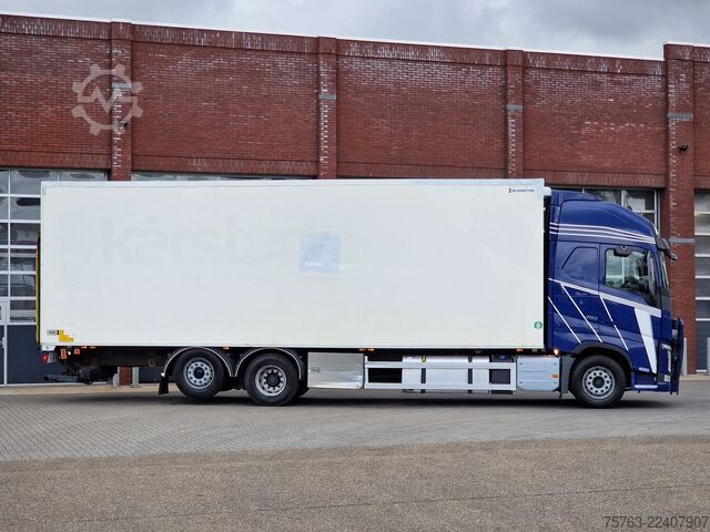 Suitcase Volvo FH 13.460 6X2 - full air - WB600 - Leather seat...