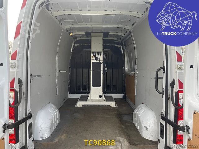 Lifting platform Renault Master 145.35 Nacelle
