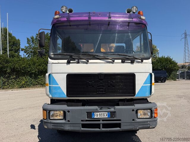 Concrete pump truck MAN 33 362 DF