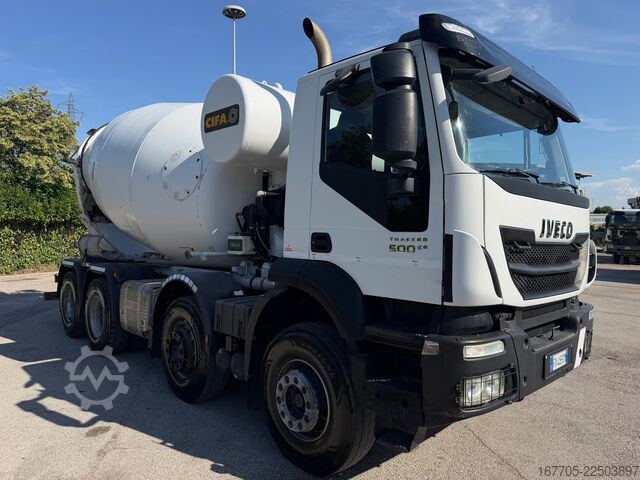 Concrete mixer truck Iveco TRAKKER 500