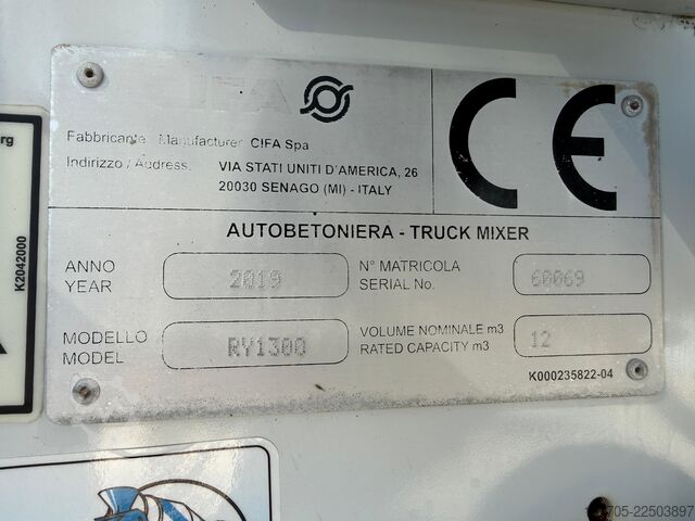 Concrete mixer truck Iveco TRAKKER 500