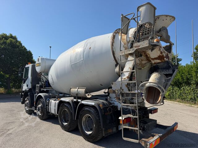 Concrete mixer truck Iveco TRAKKER 500