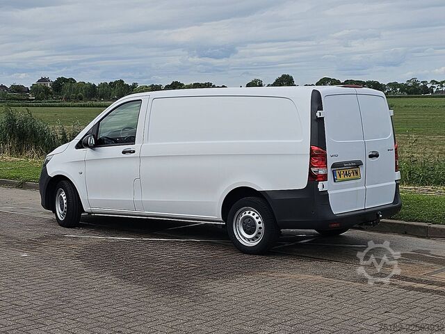 High-roof van MERCEDES-BENZ VITO 111