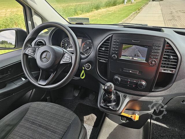 High-roof van MERCEDES-BENZ VITO 111