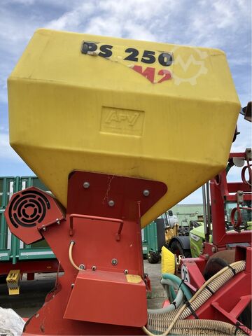 Roller He-Va Striegel mit Walze 6,3m
