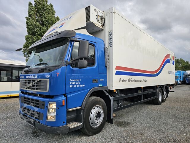 Truck with refrigerated box VOLVO FM330 6x2 FRIGOBLOCK Multizone Lenk u. L