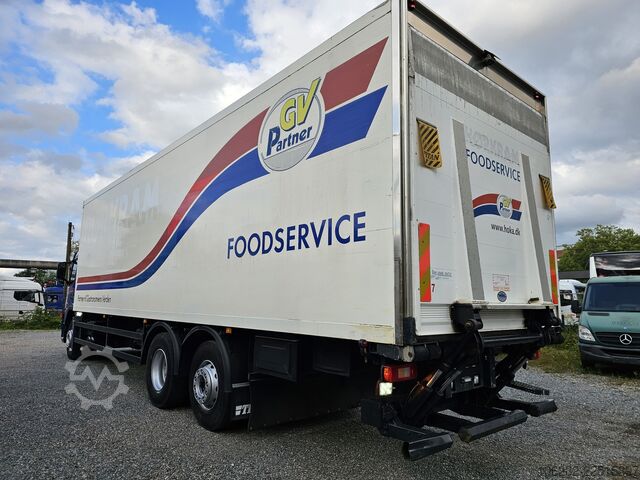 Truck with refrigerated box VOLVO FM330 6x2 FRIGOBLOCK Multizone Lenk u. L