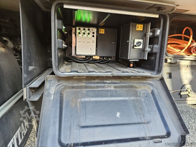 Truck with refrigerated box VOLVO FM330 6x2 FRIGOBLOCK Multizone Lenk u. L