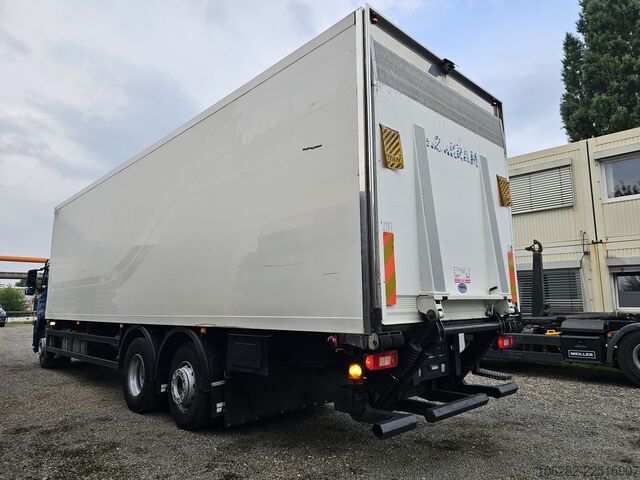 Refrigerated truck Volvo FM330 Multizone Lenk u. Kühlkoffer