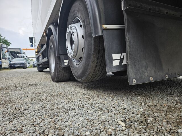 Refrigerated truck Volvo FM330 Multizone Lenk u. Kühlkoffer