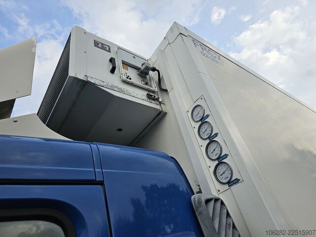 Refrigerated truck Volvo FM330 Multizone Lenk u. Kühlkoffer