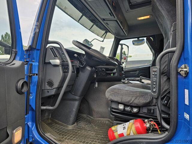 Refrigerated truck Volvo FM330 Multizone Lenk u. Kühlkoffer