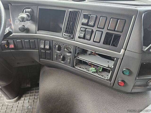 Refrigerated truck Volvo FM330 Multizone Lenk u. Kühlkoffer