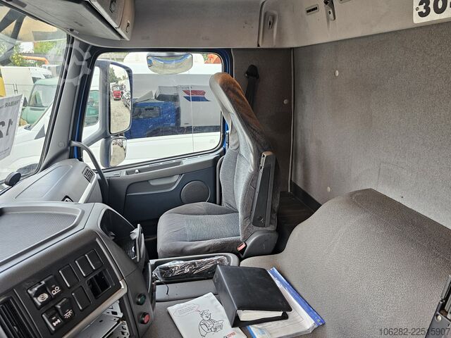 Refrigerated truck Volvo FM330 Multizone Lenk u. Kühlkoffer