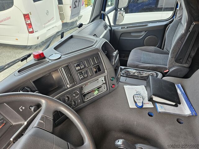 Refrigerated truck Volvo FM330 Multizone Lenk u. Kühlkoffer