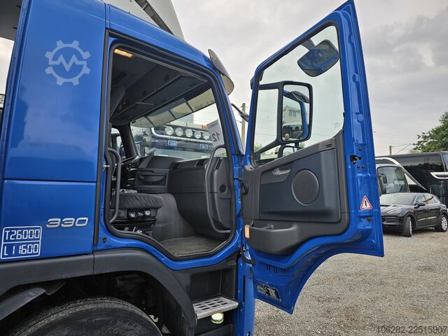 Refrigerated truck Volvo FM330 Multizone Lenk u. Kühlkoffer