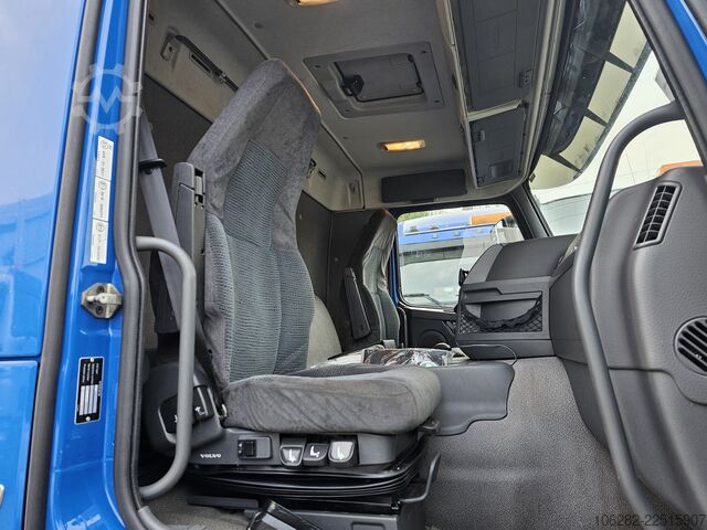 Refrigerated truck Volvo FM330 Multizone Lenk u. Kühlkoffer