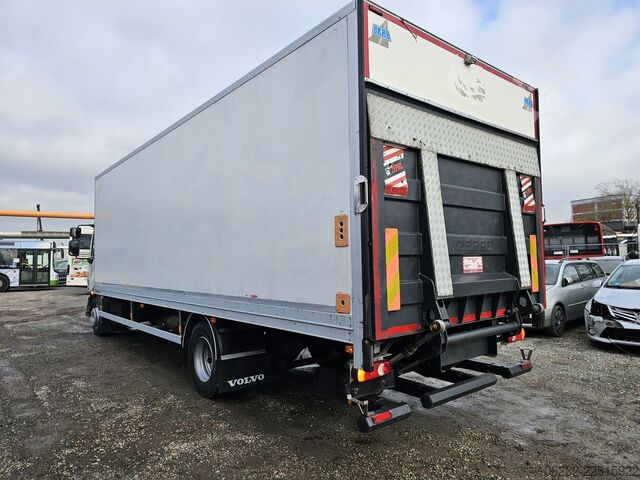 Box truck Volvo FL240 4x2 Ladeborwand