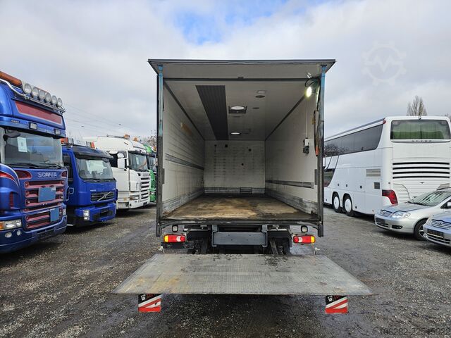 Box truck Volvo FL240 4x2 Ladeborwand