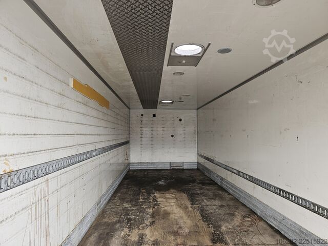 Box truck Volvo FL240 4x2 Ladeborwand