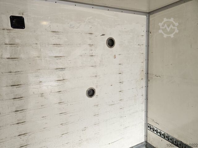 Box truck Volvo FL240 4x2 Ladeborwand