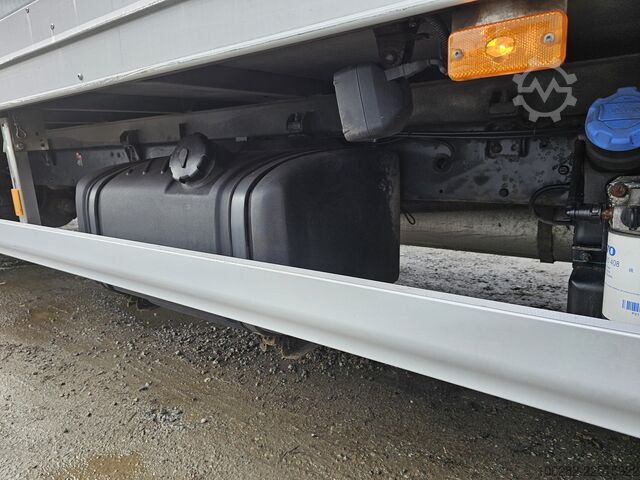 Box truck Volvo FL240 4x2 Ladeborwand