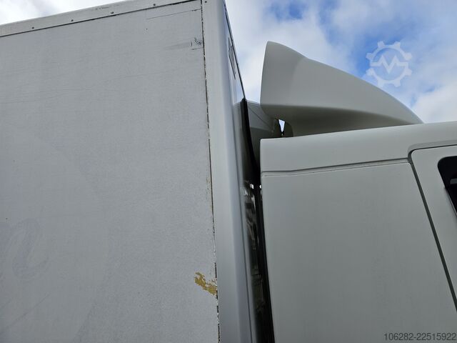 Box truck Volvo FL240 4x2 Ladeborwand