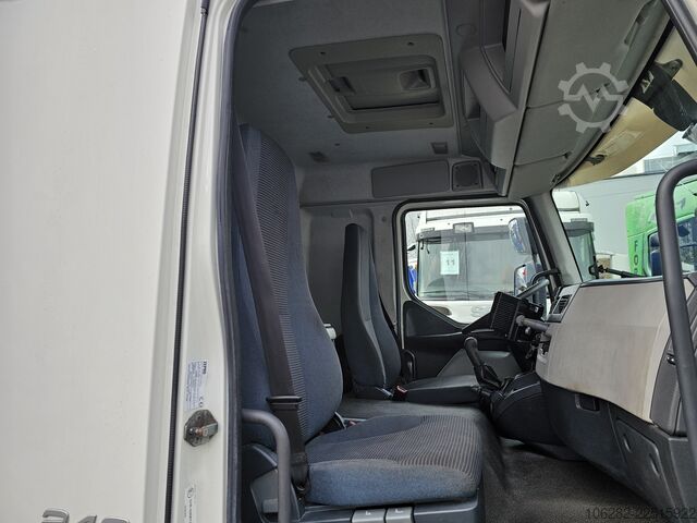 Box truck Volvo FL240 4x2 Ladeborwand