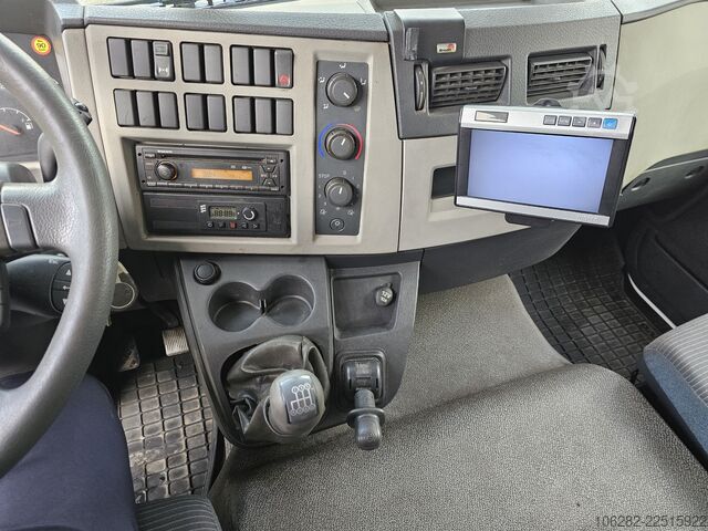 Box truck Volvo FL240 4x2 Ladeborwand