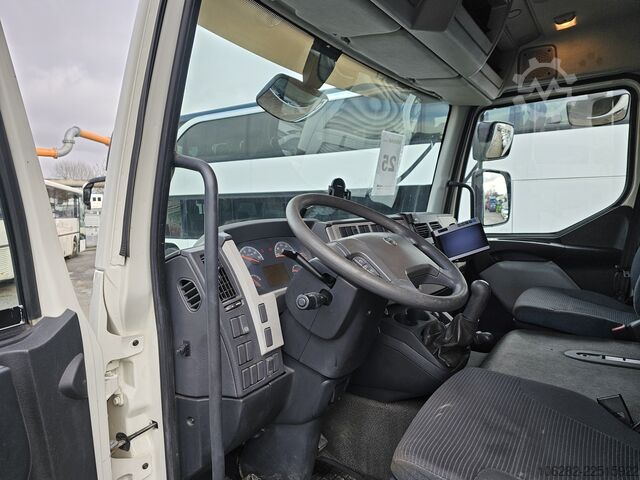 Box truck Volvo FL240 4x2 Ladeborwand