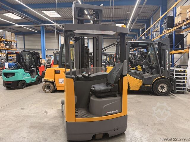 Schubmaststapler Jungheinrich ETV 325