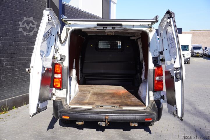 Delivery van Peugeot Expert 2.0 BlueHDI 123PK L2 EURO 6 - Airco - Na...