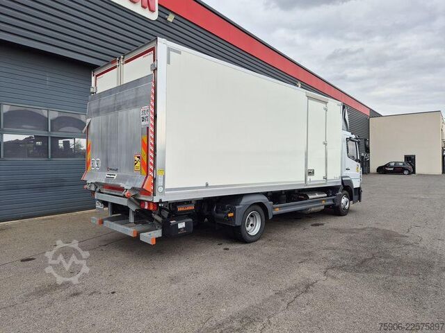 LKW mit Kofferaufbau Mercedes-Benz Atego