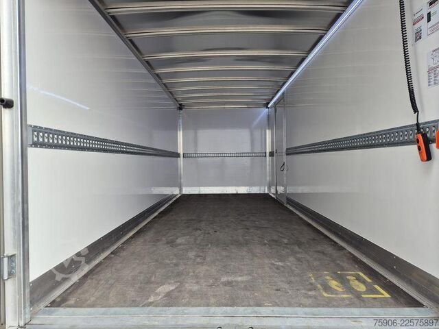 LKW mit Kofferaufbau Mercedes-Benz Atego