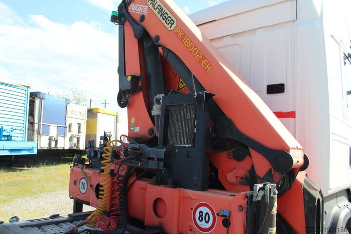 Standardtraktor SCANIA R 400 con gru palfinger