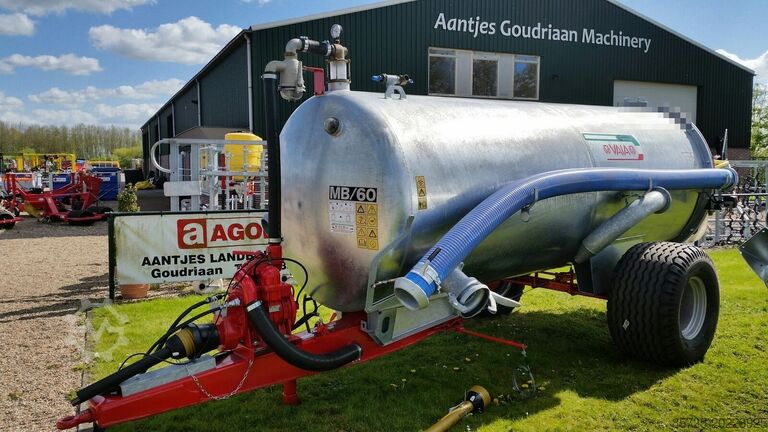 Manure spreader  Watertank met haspel