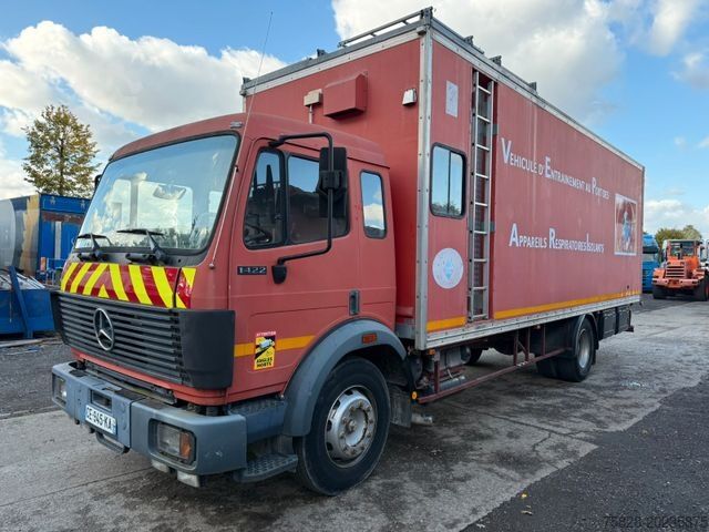 Box truck MERCEDES-BENZ SK 1422 / V6  Motor  / STEEL suspension LAMES