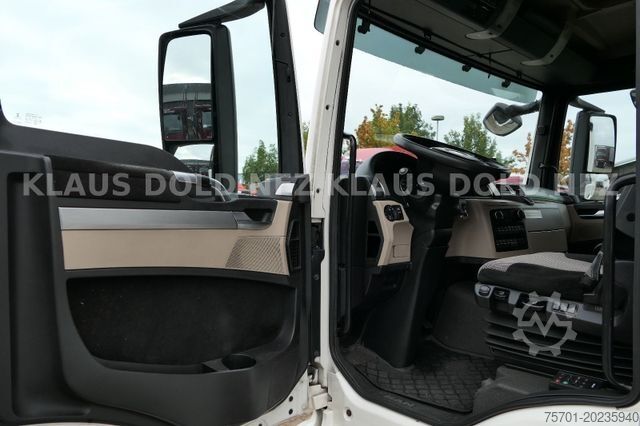 Refrigerated truck MAN TGS 26.420 Kühlkoffer Retarder LBW Lift-/Lenk