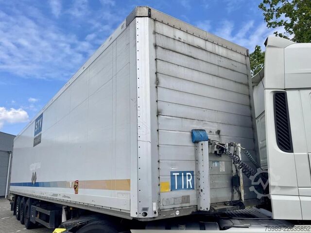 Box body Schmitz Cargobull SAF AXLES, LIFT AXEL, DISC BRAKES, AIR SUSPENSION