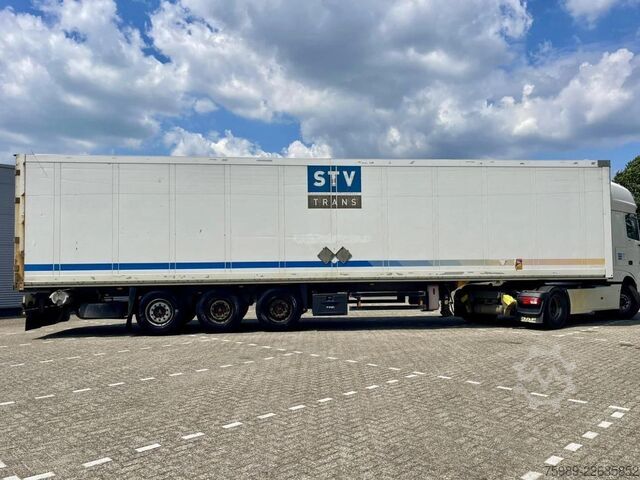 Box body Schmitz Cargobull SAF AXLES, LIFT AXEL, DISC BRAKES, AIR SUSPENSION