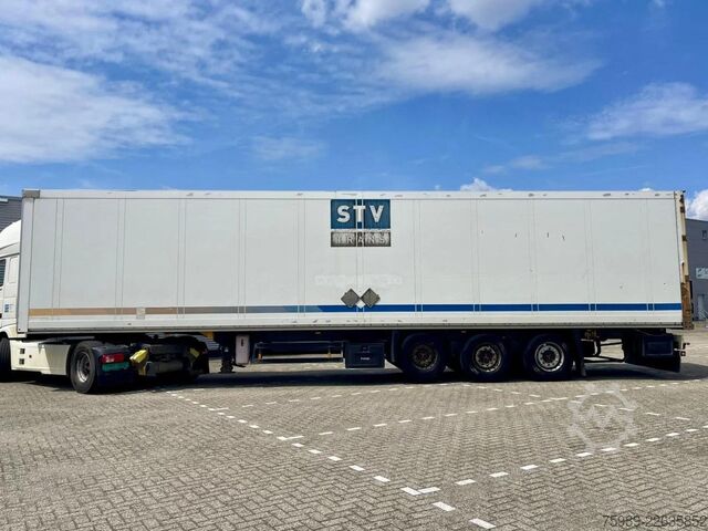 Box body Schmitz Cargobull SAF AXLES, LIFT AXEL, DISC BRAKES, AIR SUSPENSION